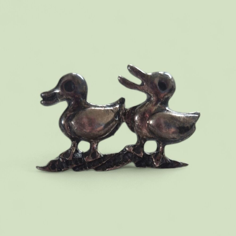 Vintage Sterlung Silver A Pair Of Ducks Pin Brooch